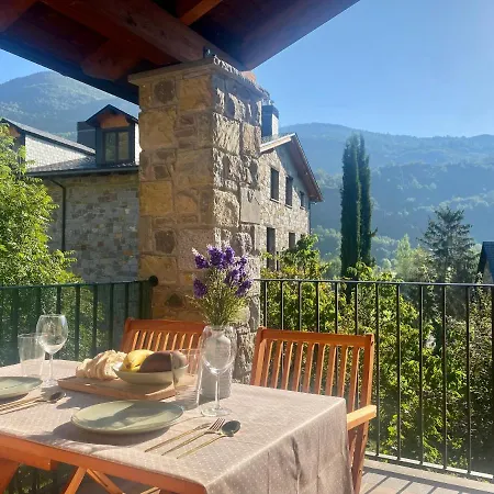 Balcon Del Esera Apartment